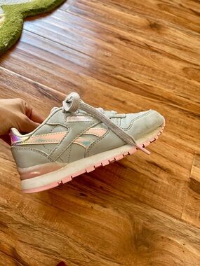 Kids Light Gray and Pink Light Up Reeboks